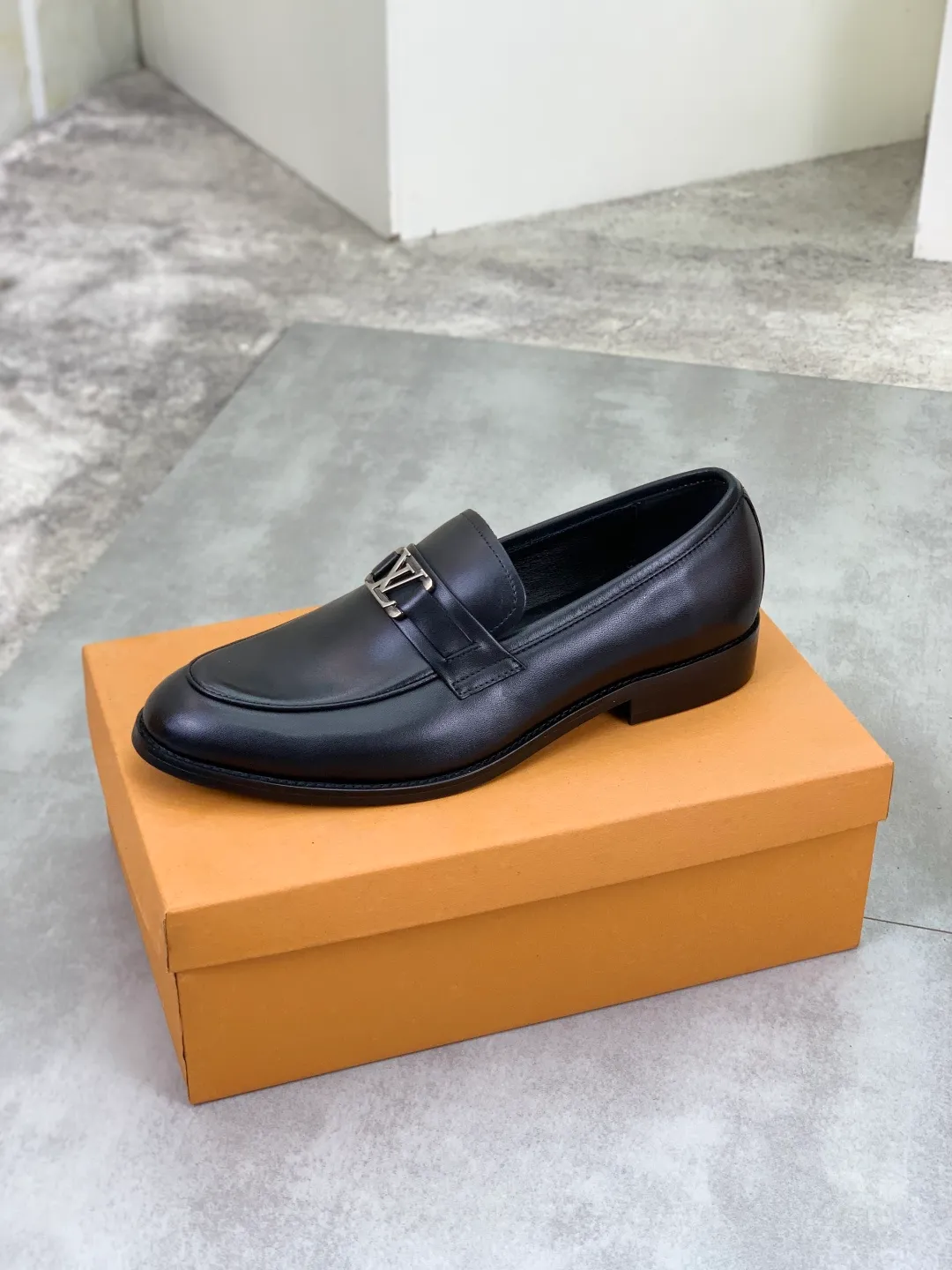 Men's Men's Shoes 💰P420 [New Style] 💰Yangli💎💎💎[Louis Vuitton] LV high-end men's formal business leather shoes, original order 1:1! Original imported calfskin, original metal buckle, imported sheepskin lining for feet, original outsole, men's shoe size: 39-45 (38.46 customized) black optional